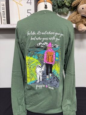 puppie love Women's Green Long Sleeve Graphic Tee - Forest Walk